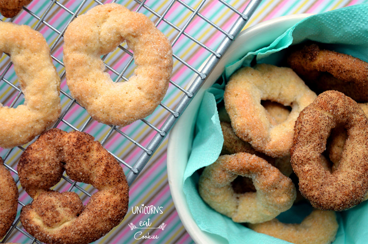 ciambelline al vino, biscotti italiani, biscuits, cookies, recipe, ricetta, unicorns eat cookies, vino, biscotti, italian, vegan, vegano, dairy free, senza lattosio, egg free, senza uova, senza burro, traditional, donut, wine