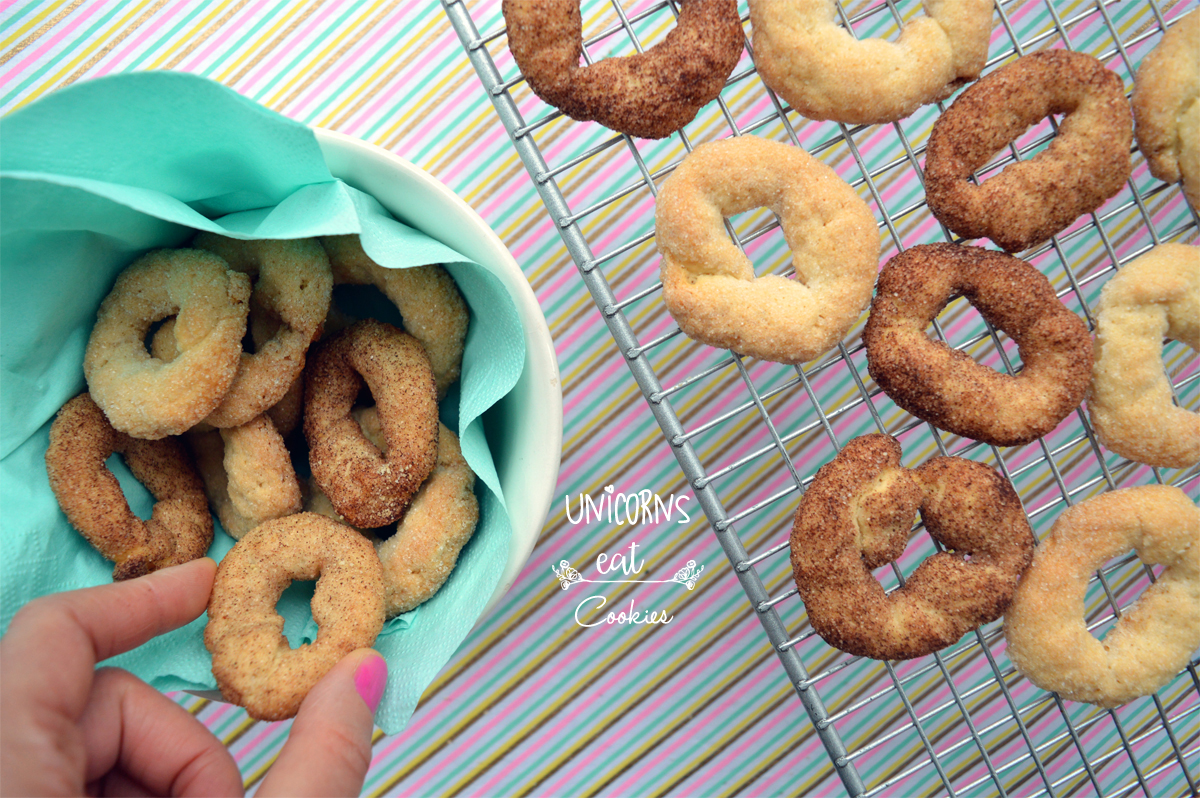ciambelline al vino, biscotti italiani, biscuits, cookies, recipe, ricetta, unicorns eat cookies, vino, biscotti, italian, vegan, vegano, dairy free, senza lattosio, egg free, senza uova, senza burro, traditional, donut, wine