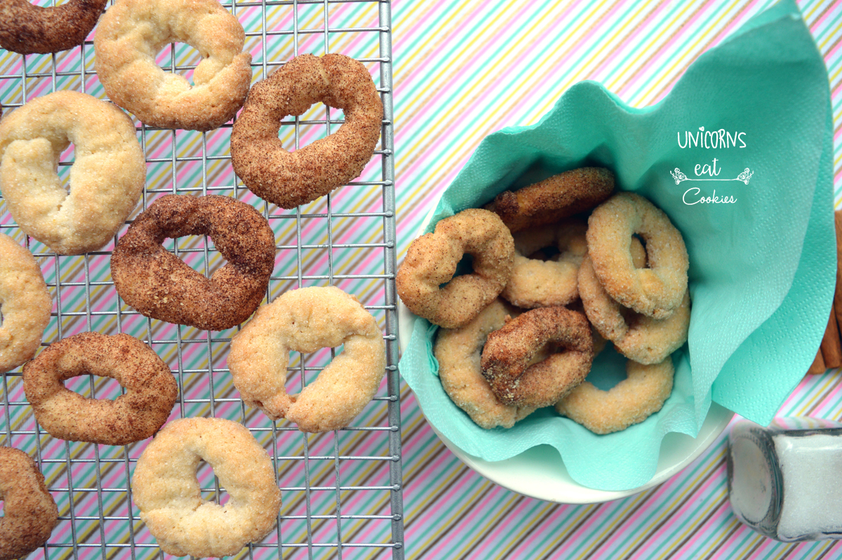 ciambelline al vino, biscotti italiani, biscuits, cookies, recipe, ricetta, unicorns eat cookies, vino, biscotti, italian, vegan, vegano, dairy free, senza lattosio, egg free, senza uova, senza burro, traditional, donut, wine