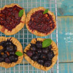 Senza zucchero, senza uova, senza glutine, senza burro, senza latte, senza latticini, intolleranze, allergie alimentary, ricetta, frolla, pasta frolla, veloce, facile, ricetta vegana, dolci vegani, dolci senza uova, dolci senza burro, torta, crostata, torte, ifood, mirtilli, lamponi, c’è posta per te, c’è torta per te, maria, maria de filippi