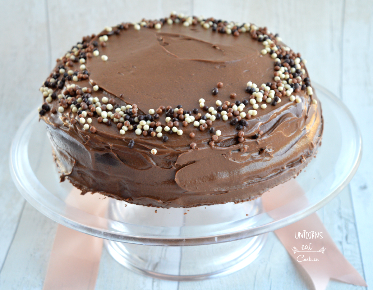 Torta al cioccolato di nigella lawson, nigella chocolate cake, torta al cioccolato, chocolate cake, torta farcita con crema, best chocolate cake, migliore torta al cioccolato, torta al cioccolato buonissima, panna acida, sour cream, golden syrup