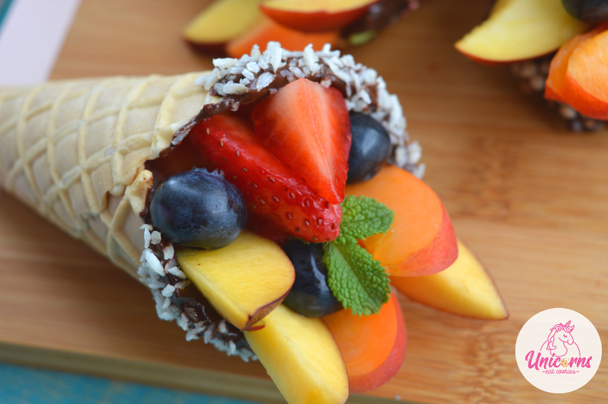 coni alla frutta, buffet di frutta, dessert light, dolci light, yogurt, gelato alla vaniglia e frutta,