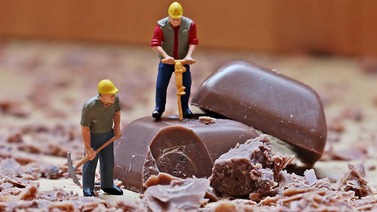 come sciogliere il cioccolato a bagnomaria e al microonde senza bruciarlo