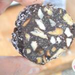 ricetta salame al cioccolato senza uova fatto con le uova di pasqua riciclo