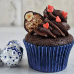 cupcake con baci perugina crema al cioccolato e cuori rossi
