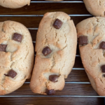 biscotti-spensierati-fatti-in-casa-senza-burro-con-gocce-di-cioccolato-rustici-senza-stampini.