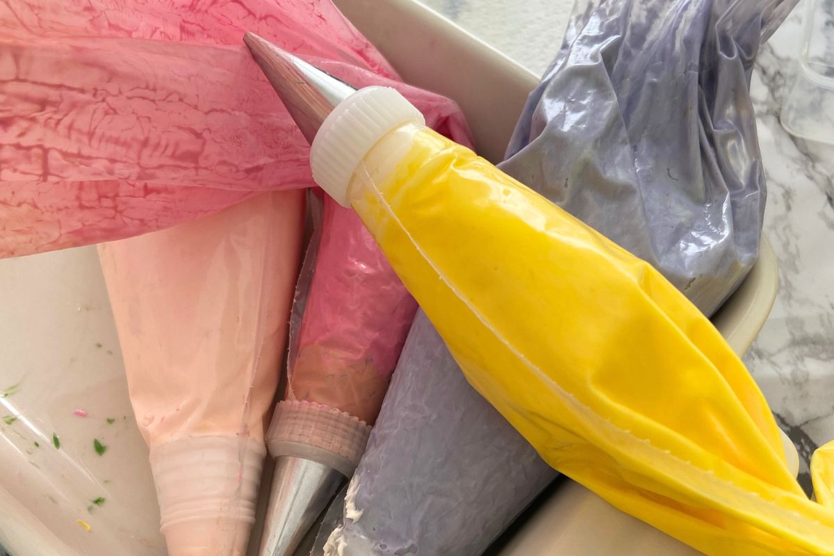 sac a poche crema gialla viola rosa torte decorazioni